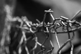 开云体育下载官网-压迫式防守如何制造对手失误，足球比赛压迫式防守特点